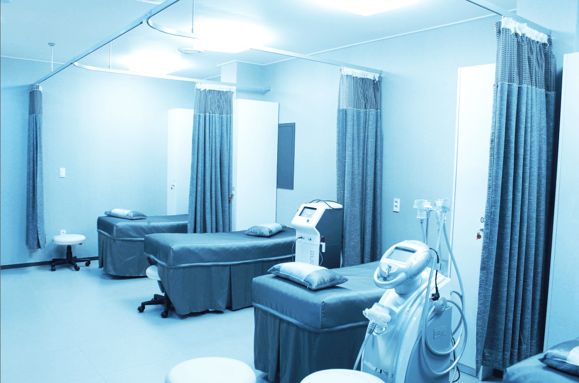 Salle d'hôpital nettoyée par ATP Nettoyage.