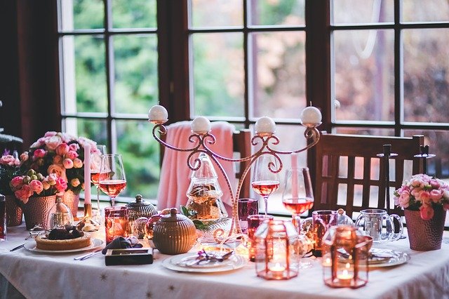 Table de Noël propre.